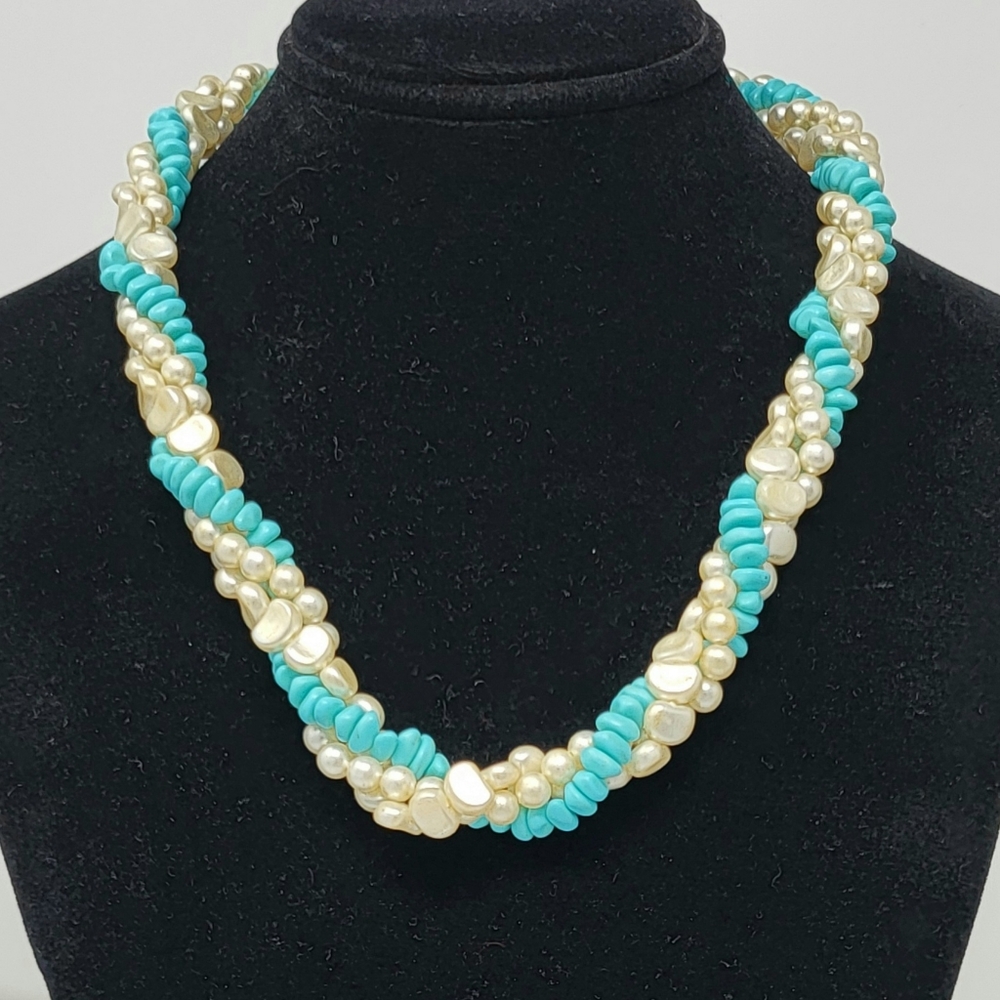 Beautiful Vintage Faux Turquoise and Pearl Necklace (Avon)